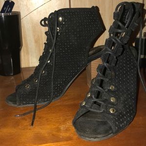 Quips black booties!